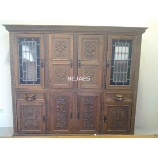 Escritorio y aparador antiguo de castaño. - Imagen 1