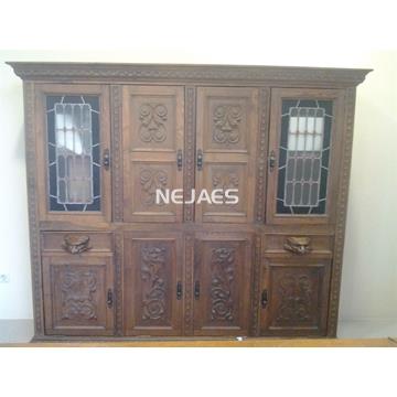 Escritorio y aparador antiguo de castaño. - Imagen 1