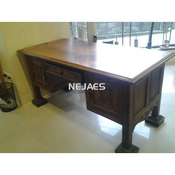 Escritorio y aparador antiguo de castaño. - Imagen 2